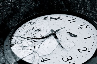 time-is-broken-2-by-applepo3-320x214
